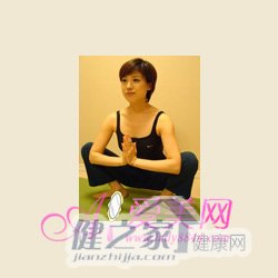  3组健身瑜伽减轻压力 再度成为灵气美女 