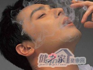 新浪中医年轻男性抽烟的三个误区 饮酒抽烟迫害更大